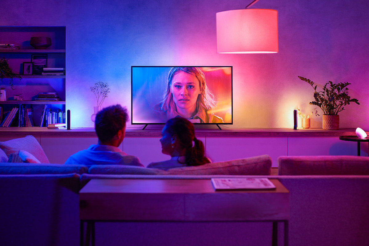 Noi produse Philips Hue: Banda LED care transformă experiența de vizionare la TV