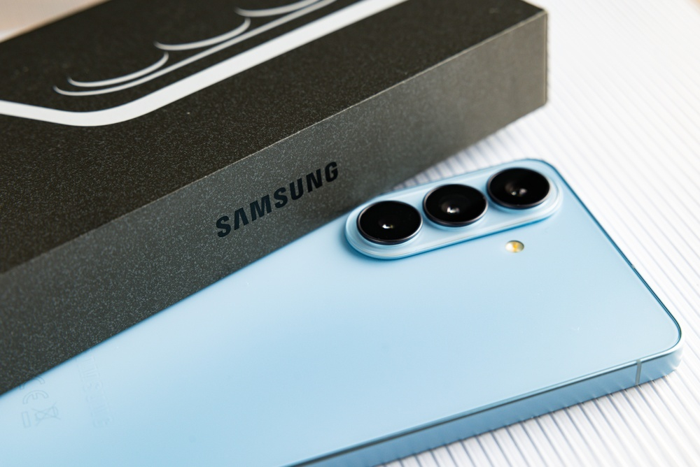 Samsung Galaxy S27 Ultra: baterie mai mare și design, în sfârșit, diferit