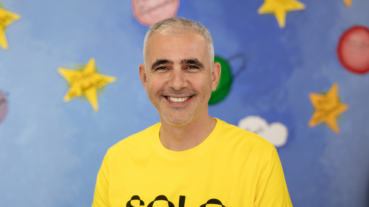 Solo pentru PFA: cum treci după lansare de la avocați la livratori Glovo