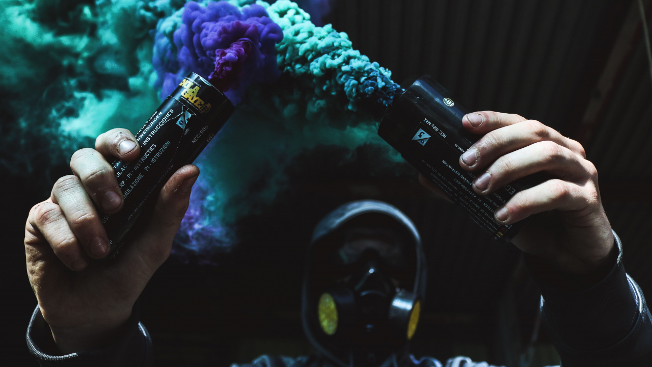 A început vânzând detectoare dintr-o geantă. Astăzi produce tehnologie