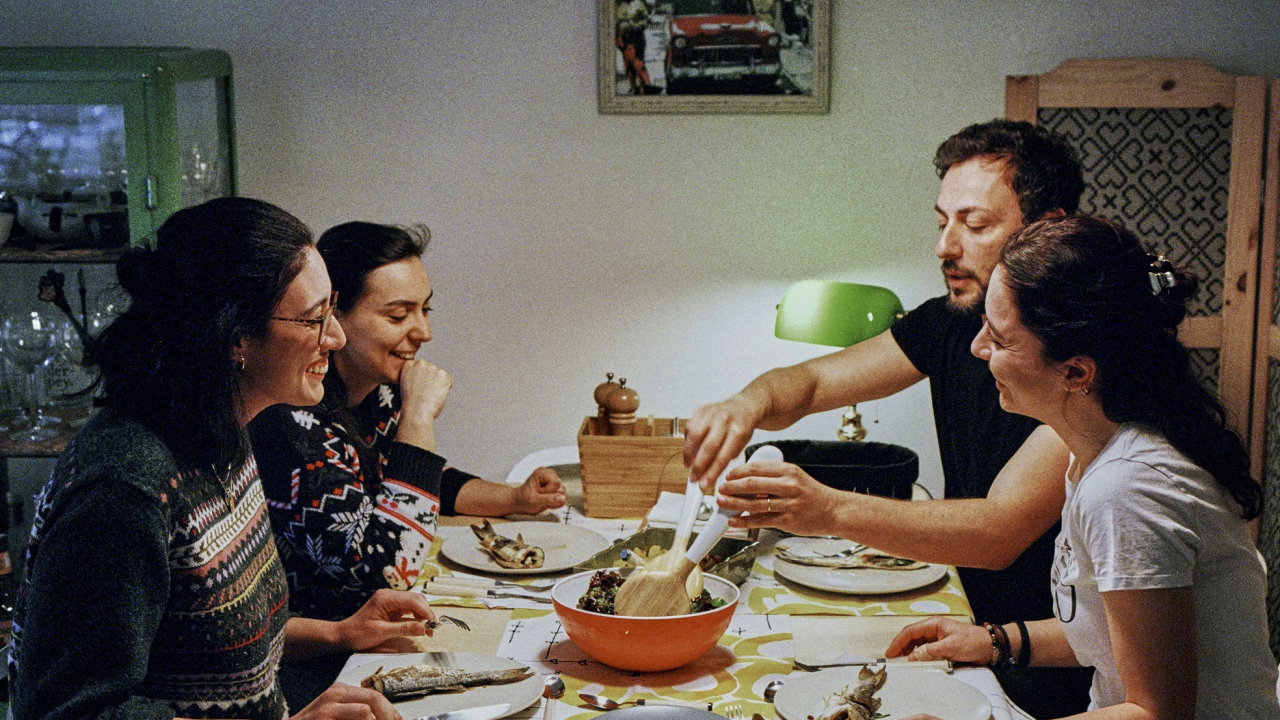 Cumpărături de Sărbători: 60% din români vor cheltui mai puțini bani