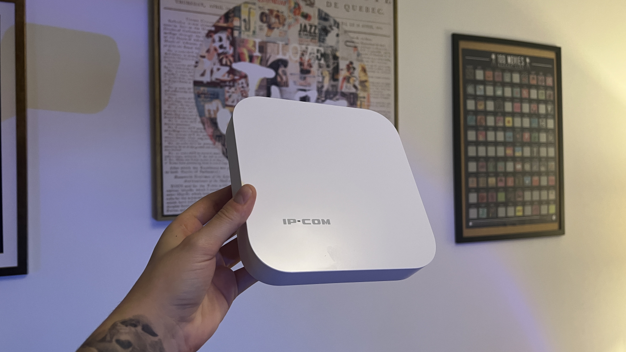 REVIEW Mesh IP-COM AC-1200 Enterprise - soluții de internet pentru IMM-uri