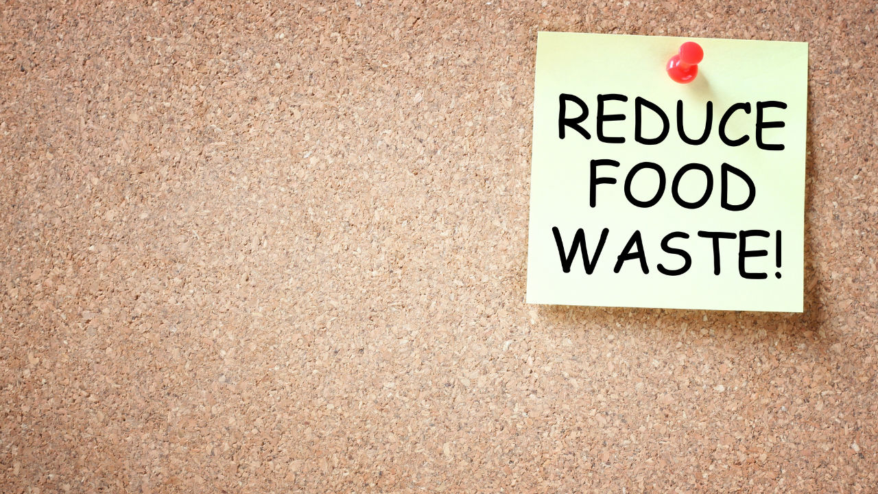 O masă comandată, o masă donată. Românii care vor să reducă risipa