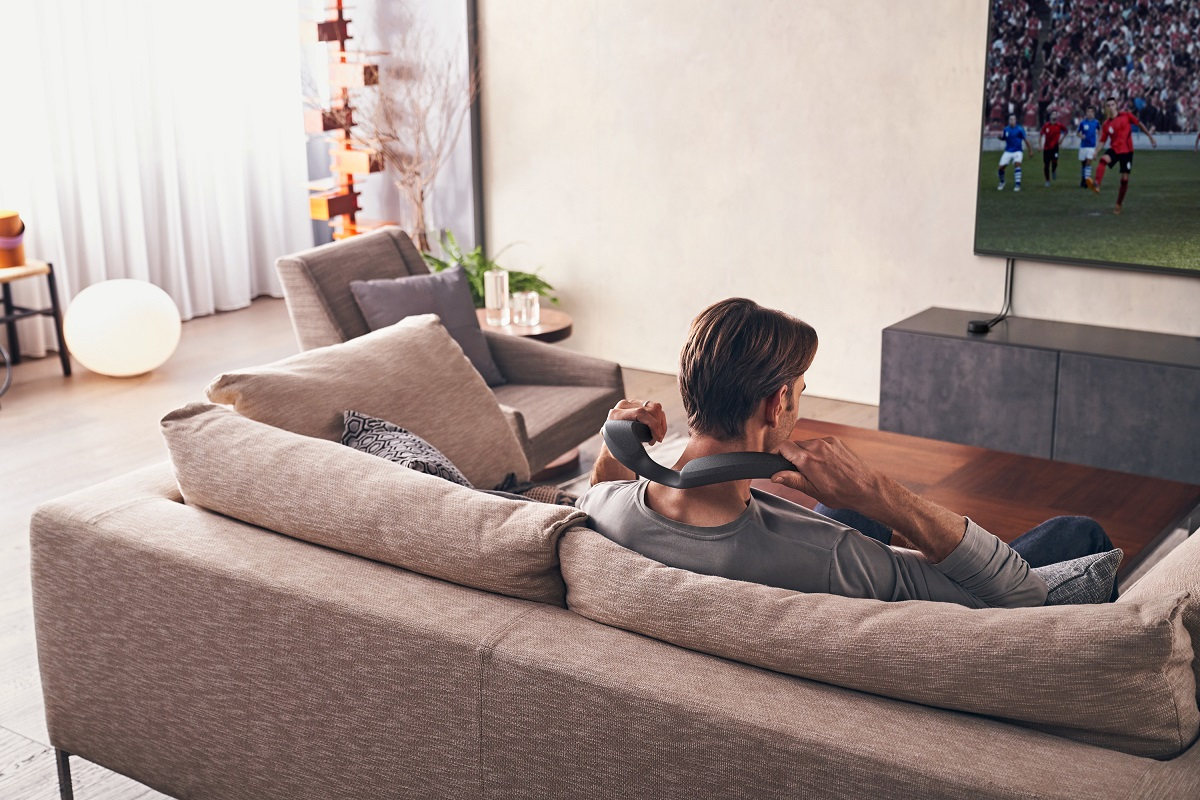Sony lansează o boxă wireless cu fixare după gât pentru home cinema personal