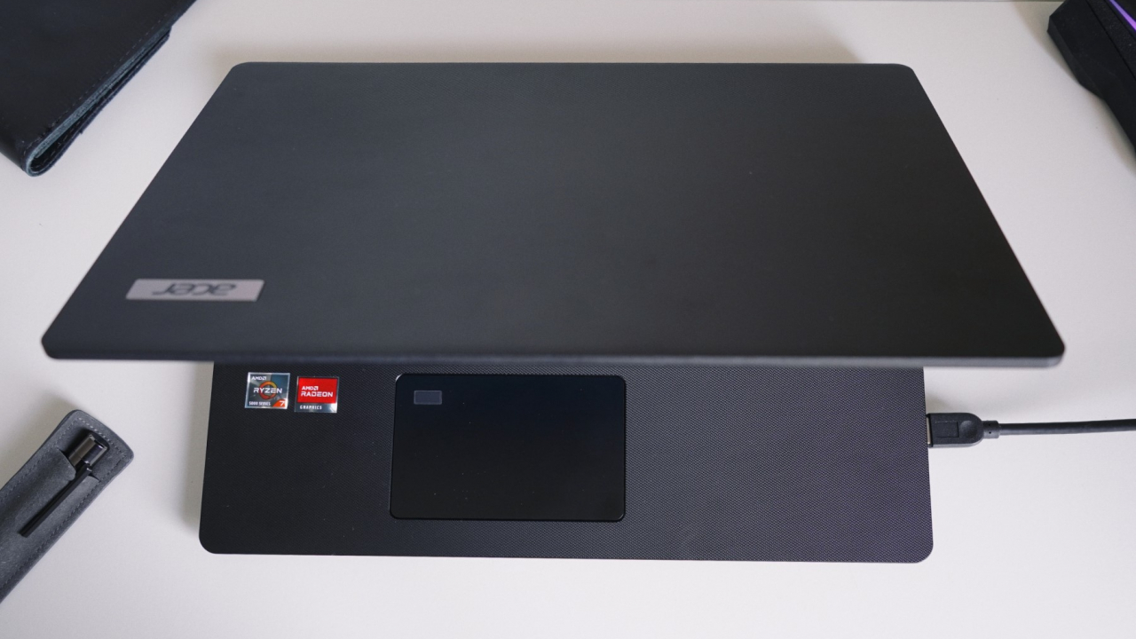 REVIEW Acer TravelMate P2 - un laptop de business clasic