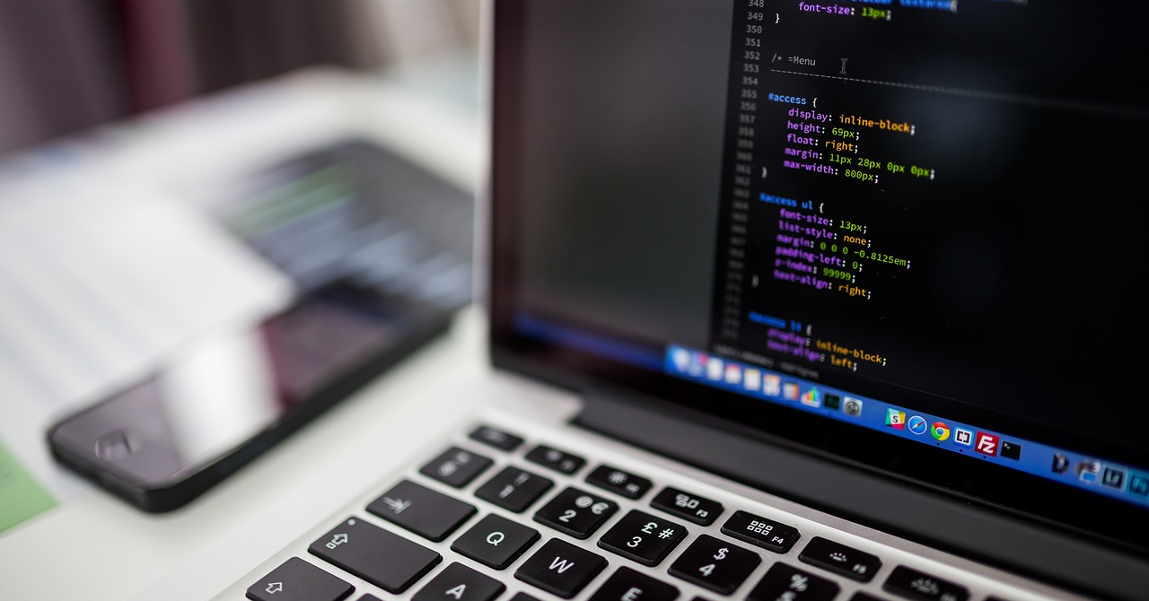 Cursuri de programare: învață să scrii cod (aproape) gratuit