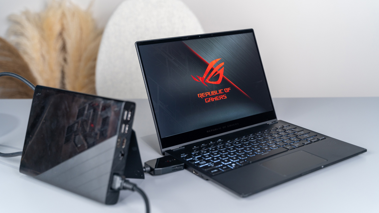 Asus Flow X13, primul laptop de gaming 2-in-1 ce vine cu o placă grafică externă