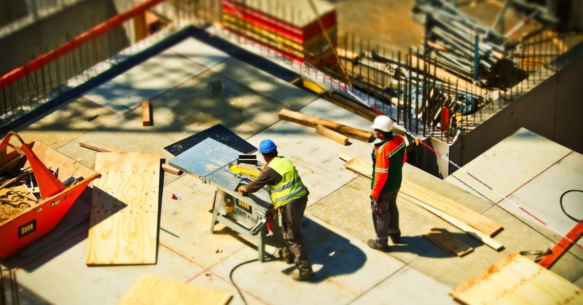 Cum s-a schimbat legea angajării de muncitori asiatici în ultimul an?