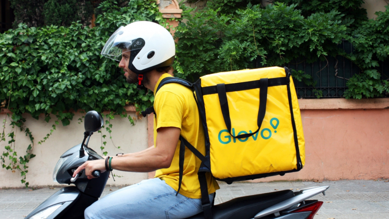 Glovo se extinde în România. Următorul oraș în care comanzi orice
