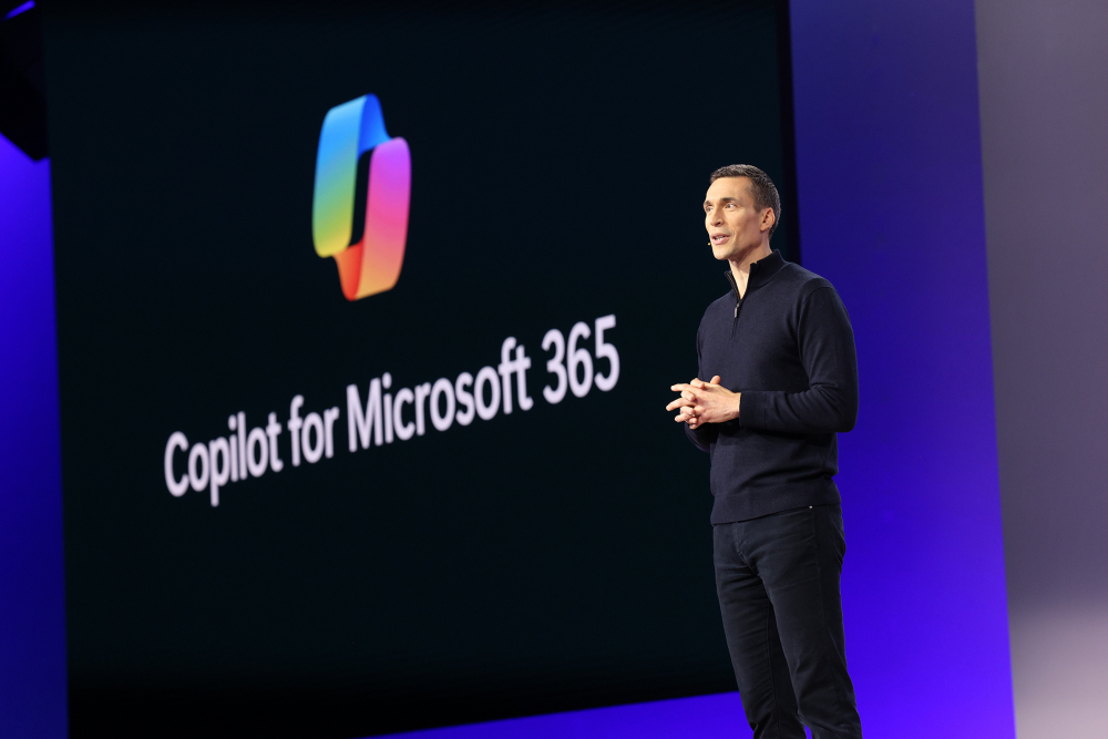 Un dolar investit în AI de companii aduce 3,5 dolari în venituri