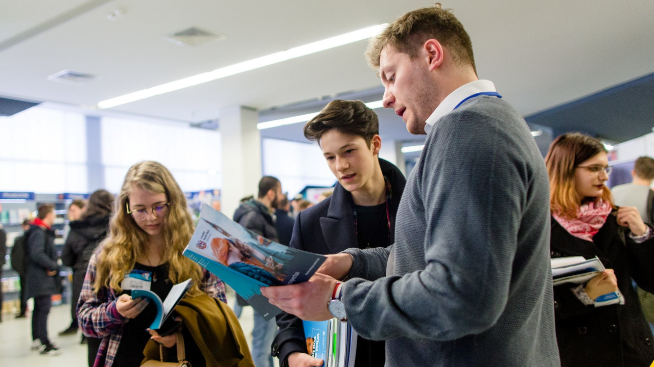 Cele mai căutate domenii de generația Z: peste 60% vor să studieze business 