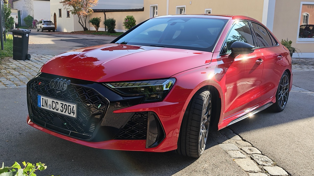 Audi A3: cum transformi un hatchback premium într-o mașină „bună la toate”