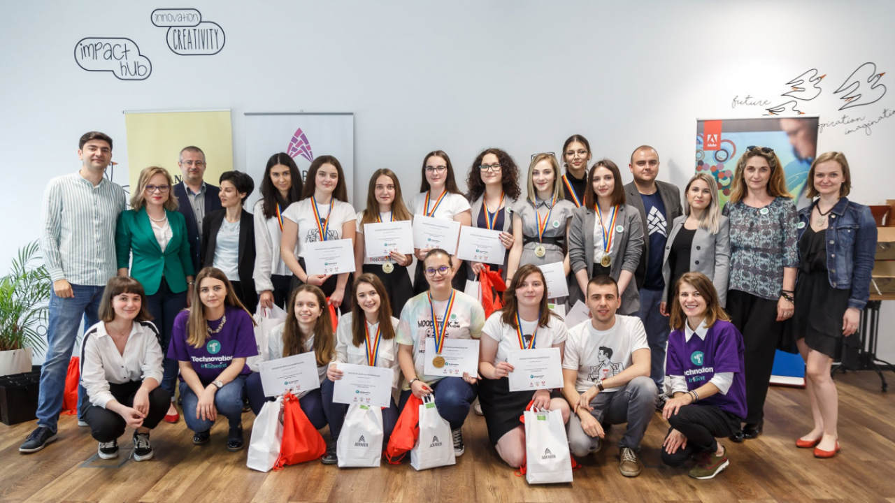 Premiante la Technovation Girls cu o soluție care poate evita un nou caz Caracal