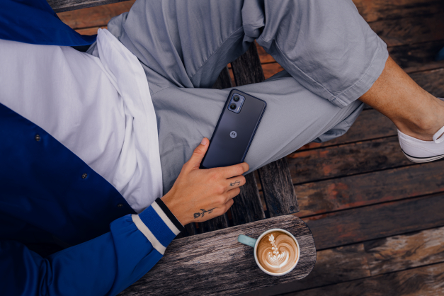 Motorola lansează un nou telefon 5G ieftin - moto G73 disponibil în România