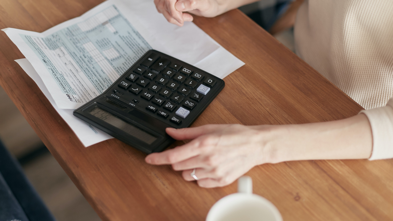 Companiile pot alege emiterea de facturi electronice prin sistemul RO e-Factura