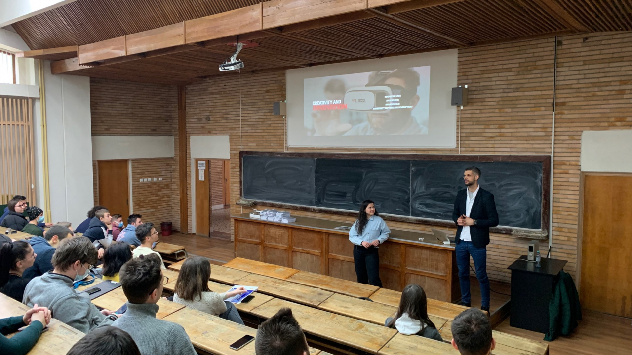 Peste 500 de tineri români, pregătiți de angajații Endava pentru o carieră în IT