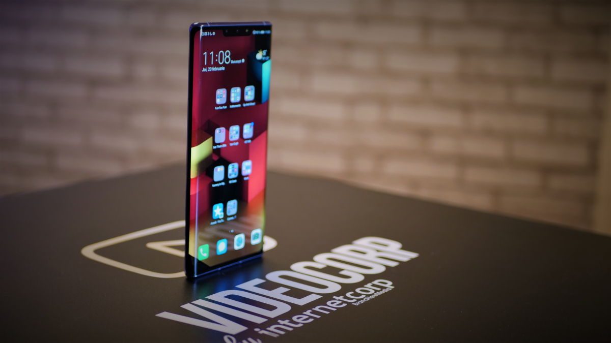 Coronavirus | Huawei extinde automat garanția și ia telefoanele de acasă