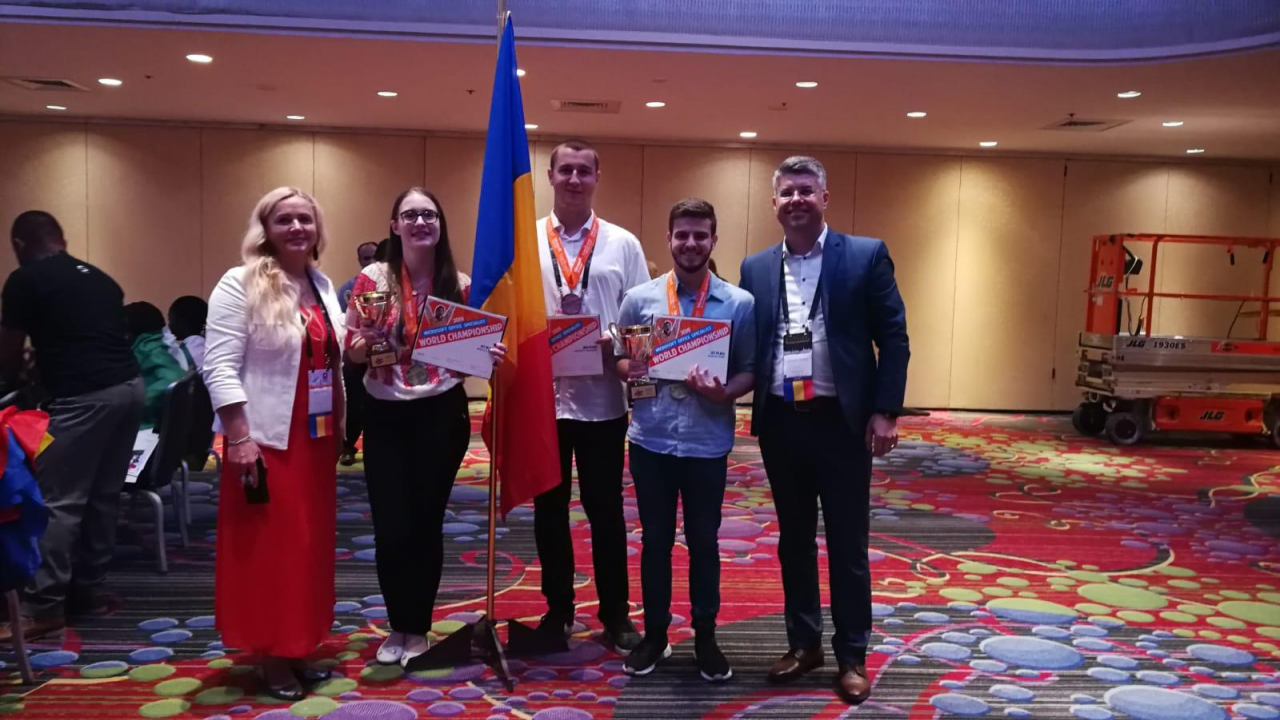 Elevii români, cei mai buni din lume la utilizarea Microsoft Office