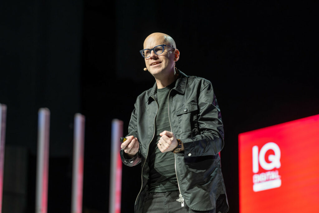 Andreas Ekström: "Rețelele sociale au privatizat spațiul public"