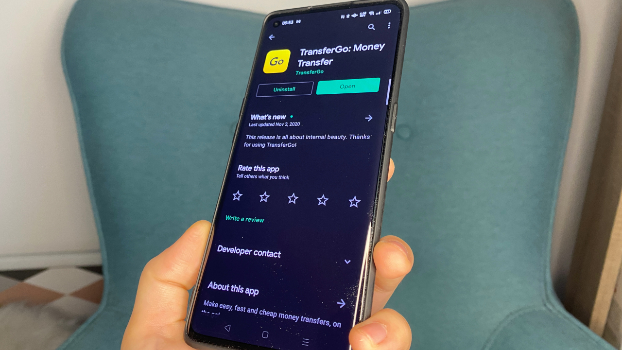 Transferuri de bani de Sărbători: motor în economie și în sufletul familiei