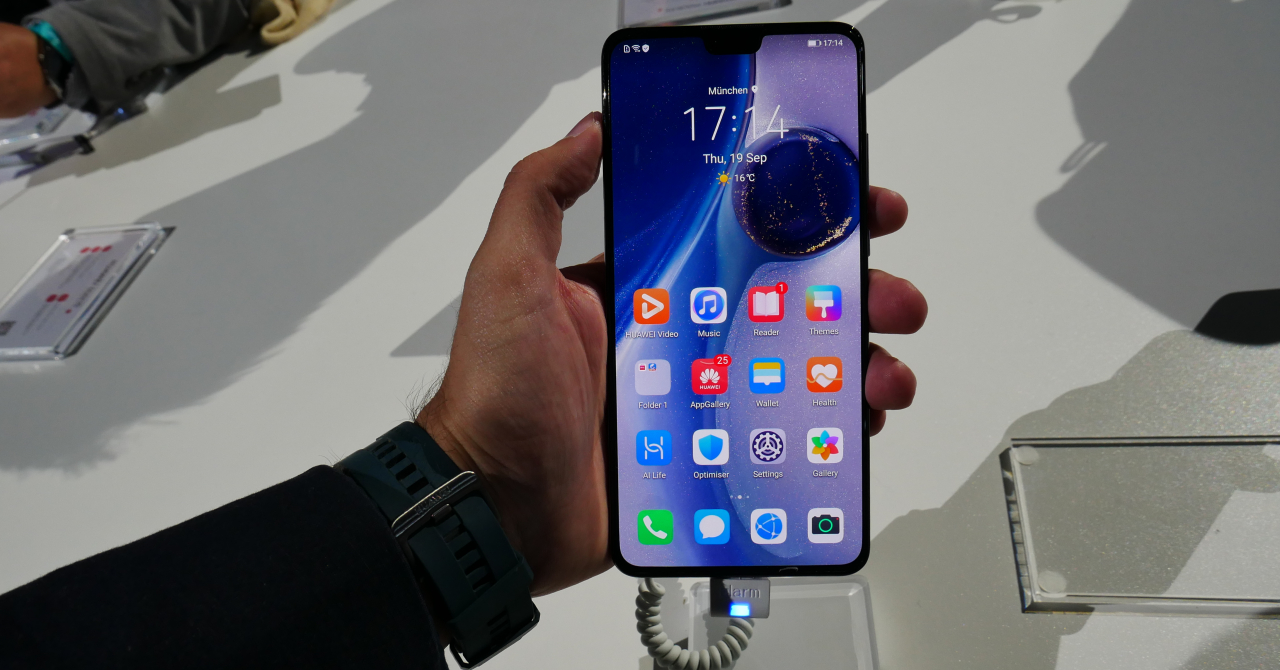 Probleme pentru Huawei: Mate 30 rămâne fără aplicații Google