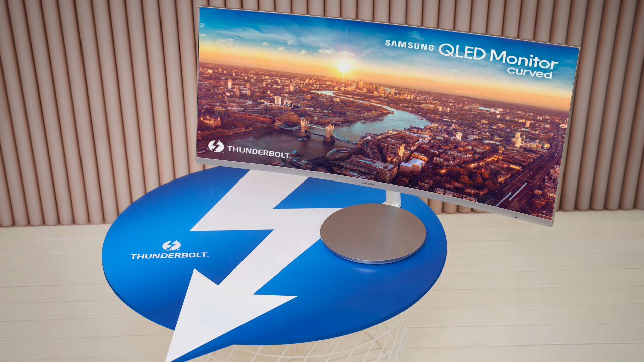 CES 2018: Samsung va lansa primul monitor curbat cu Thunderbolt 3