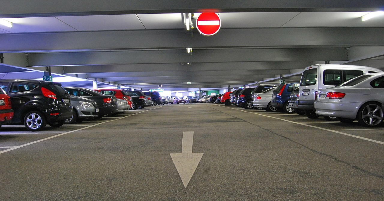 Startup-ul Parking Spotter începe să lucreze cu un hipermarket local