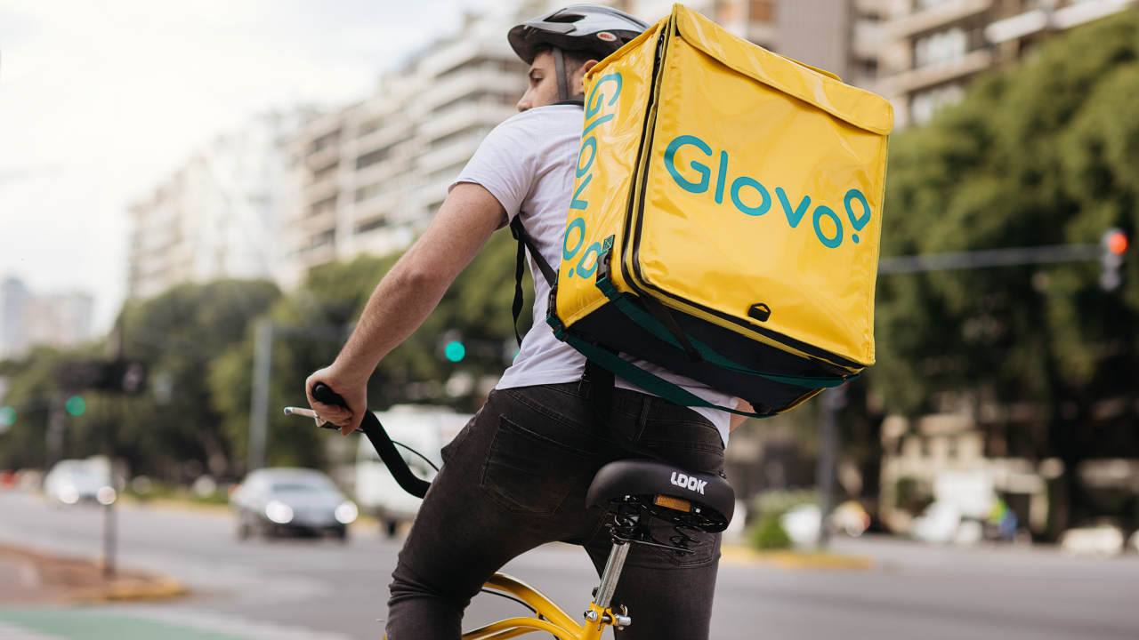 Glovo se lansează în Slatina și Buzău. Poți să faci cumpărăturile din aplicație