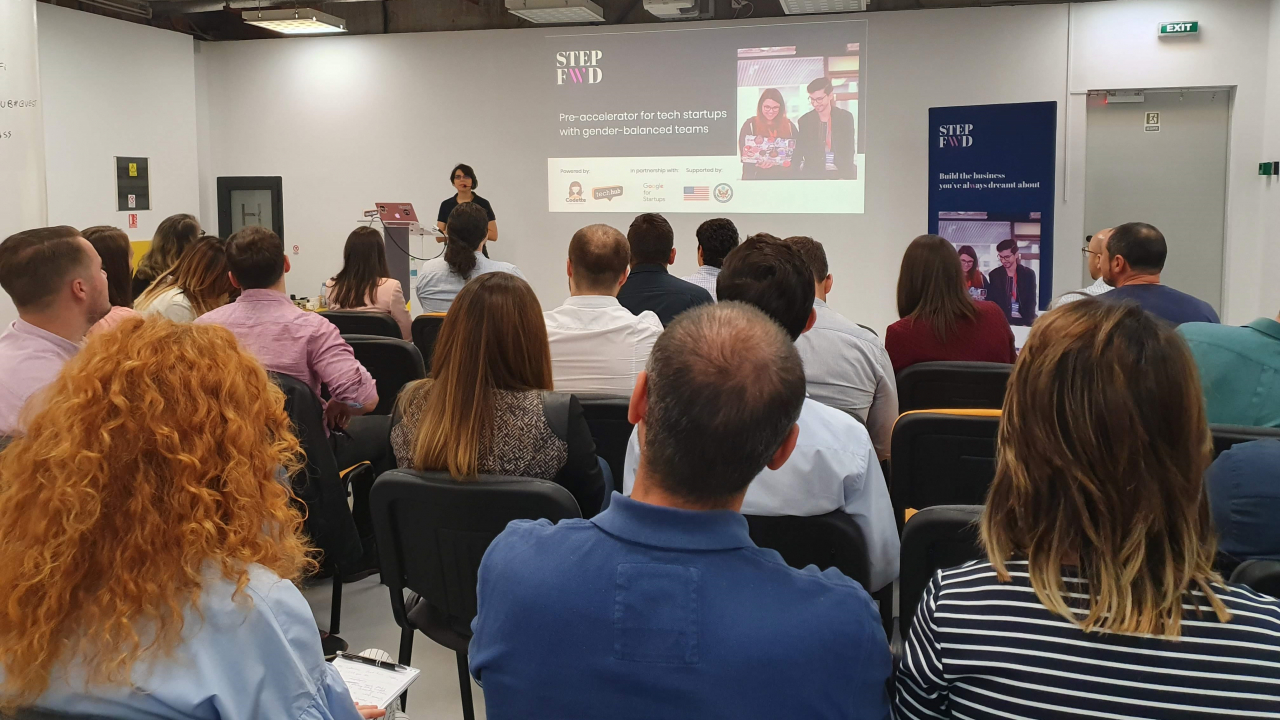 11 startup-uri au intrat în programul de pre-accelerare StepFWD