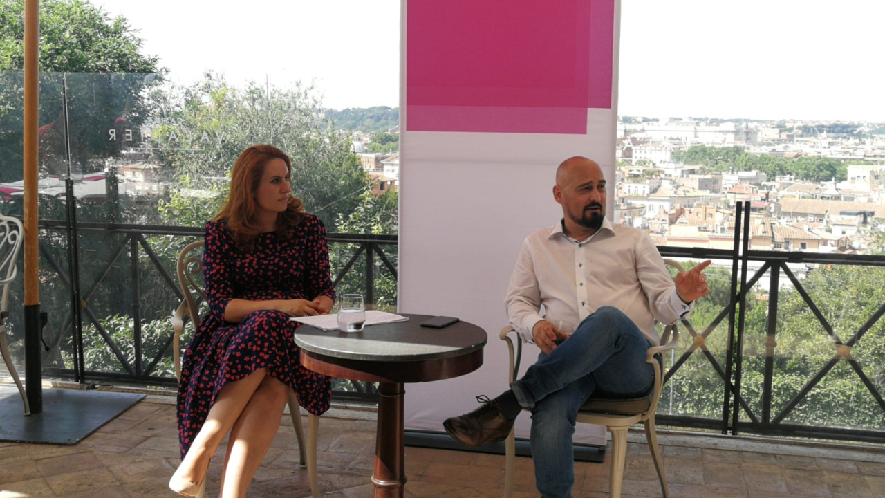 Îți iei un Samsung de la Telekom, iar Blue Air te trimite în vacanță