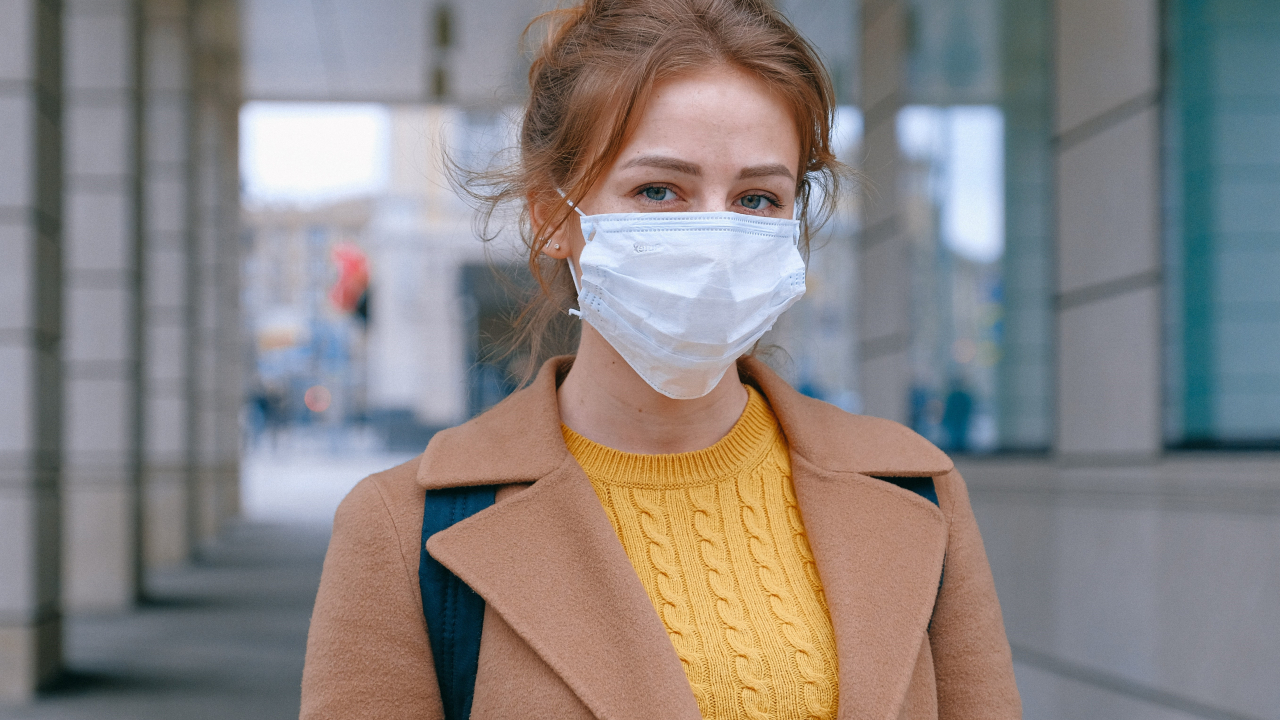 Magazin GSM va scoate la vânzare 150.000 măști de protecție, la 2,10 lei bucata