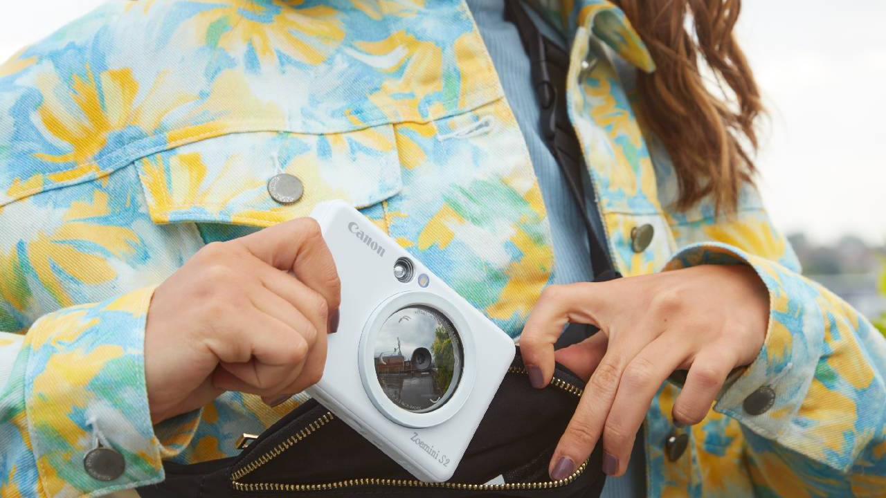 Canon lansează Zoemini S2, aparat foto cu imprimantă instant