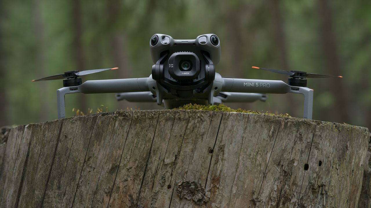 DJI Mini 5 Pro este drona compactă cu un senzor de 1 inch și moduri avansate