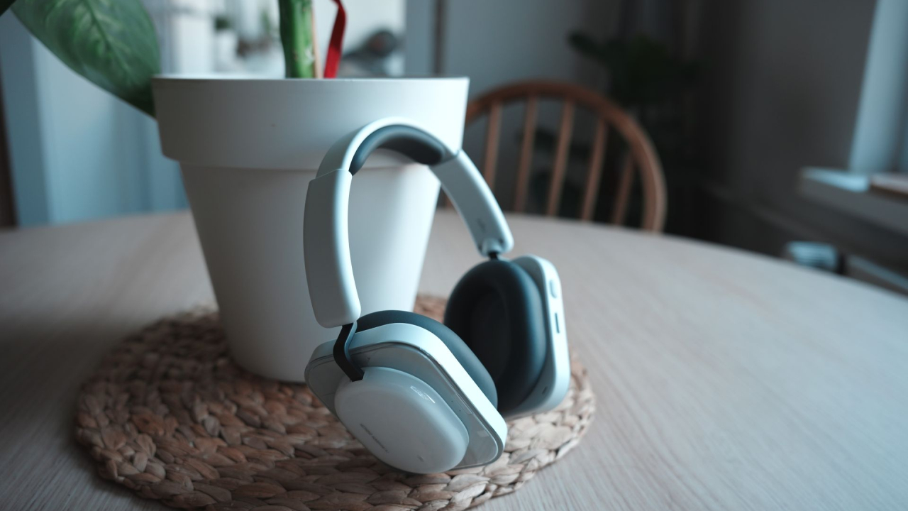 REVIEW Nothing Headphone (a): căști cu design unic și autonomie bună