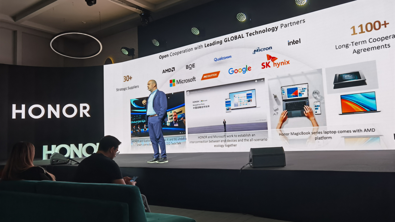 Brandul Honor ajunge în România: Flagship impresionant, mid-range-uri accesibile