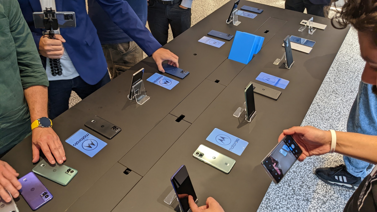 Motorola lansează 3 noi dispozitive în familia edge: 30 ultra, 30 fusion, 30 neo