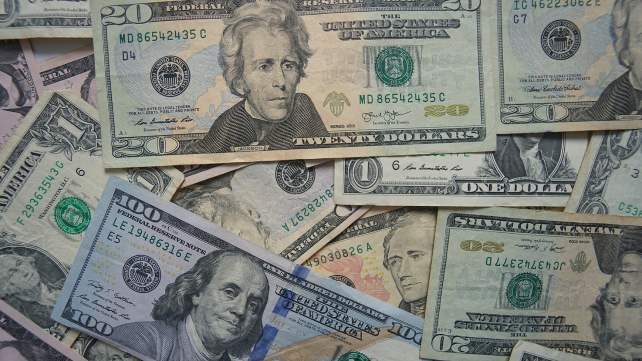 EY: 2021 a fost cel mai activ an pentru IPO-uri