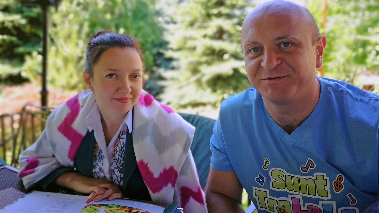 Ieșenii care educă copiii din întreaga lume: Povestea TraLaLa