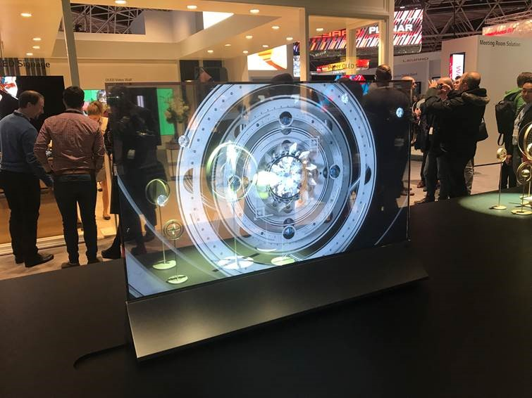 Soluțiile de afișaj LG pentru aeroporturi: display-uri transparente