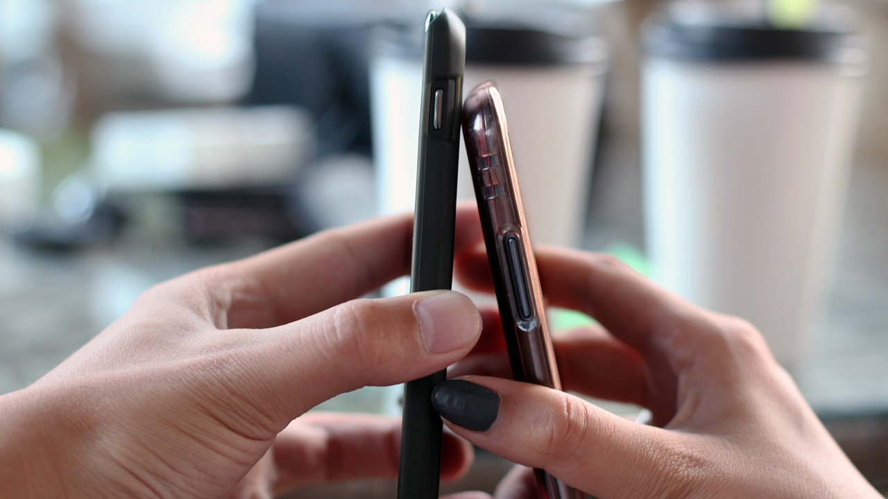 Românii care vor să scoată oamenii din online cu o aplicație mobilă