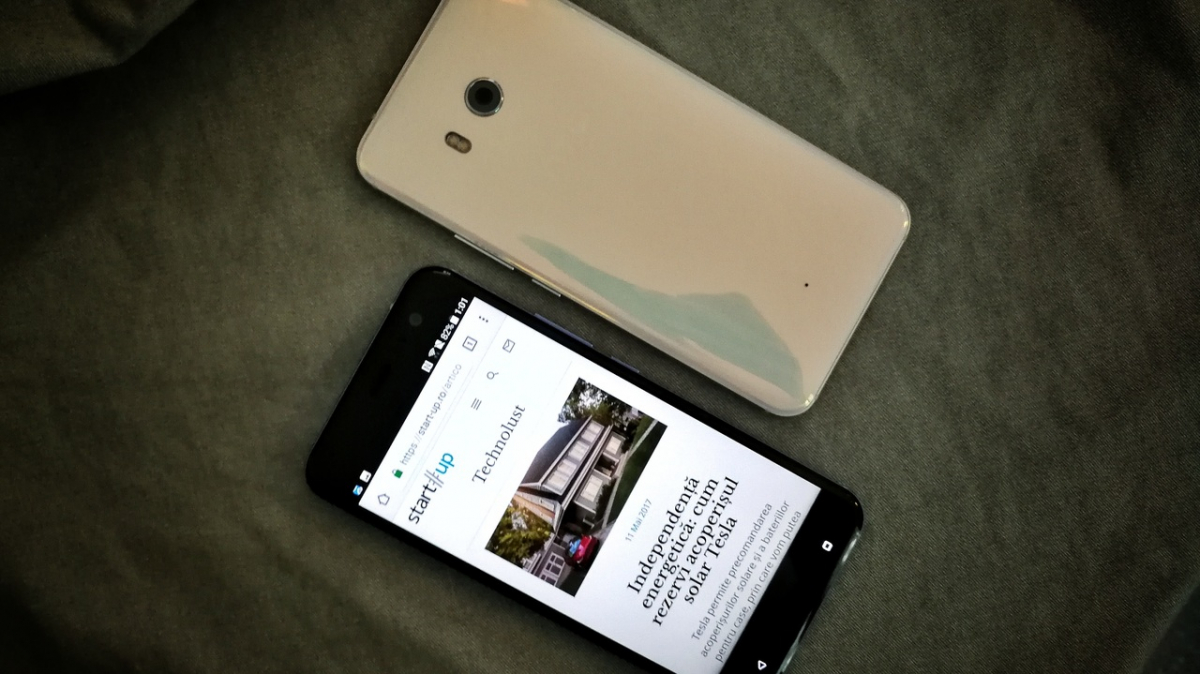 HTC U11, disponibil la operatori. Alte trei telefoane HTC care merită