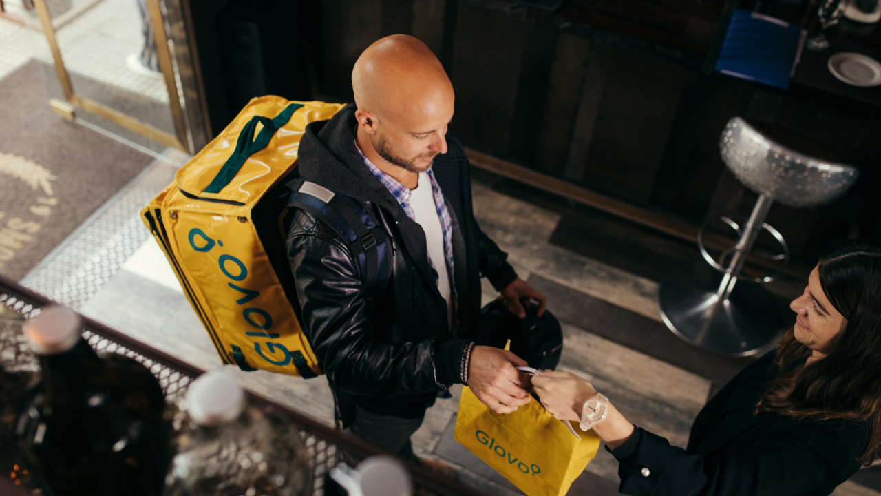 Glovo în Arad. Aplicația se extinde în alte 3 orașe anul acesta