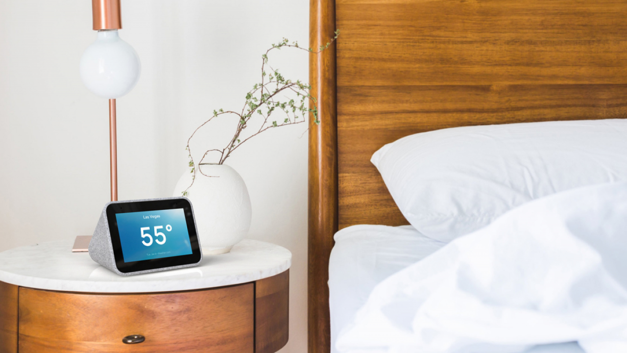 CES 2019: Lenovo Smart Clock e asistentul virtual de pe noptieră