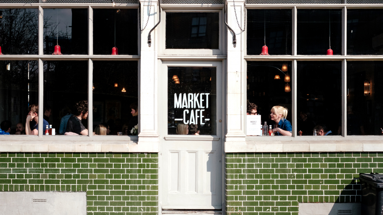 Muncă de acasă sau cafenea - cum preferă angajații și angajatorii?