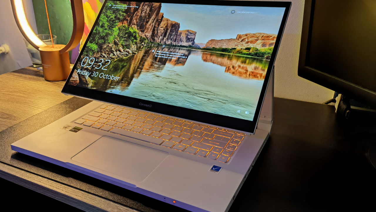 Review Acer ConceptD 3 Ezel: Un device de care nu ai cum să nu te îndrăgostești