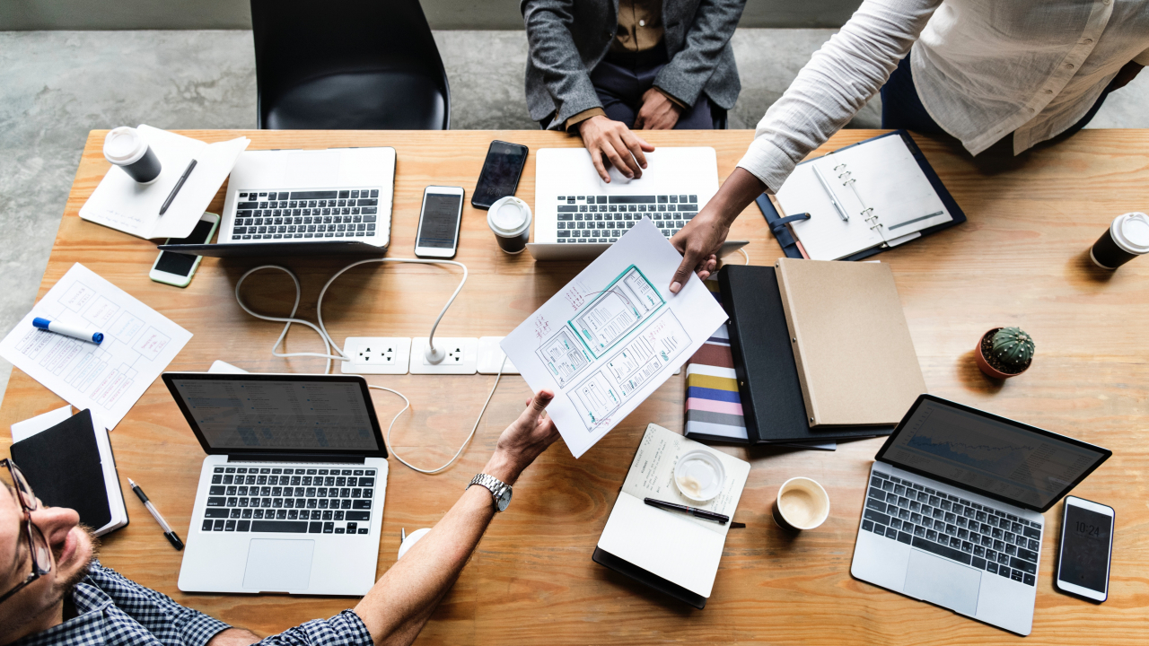 Cursuri gratuite pentru manageri. Înscrieri în mai multe orașe