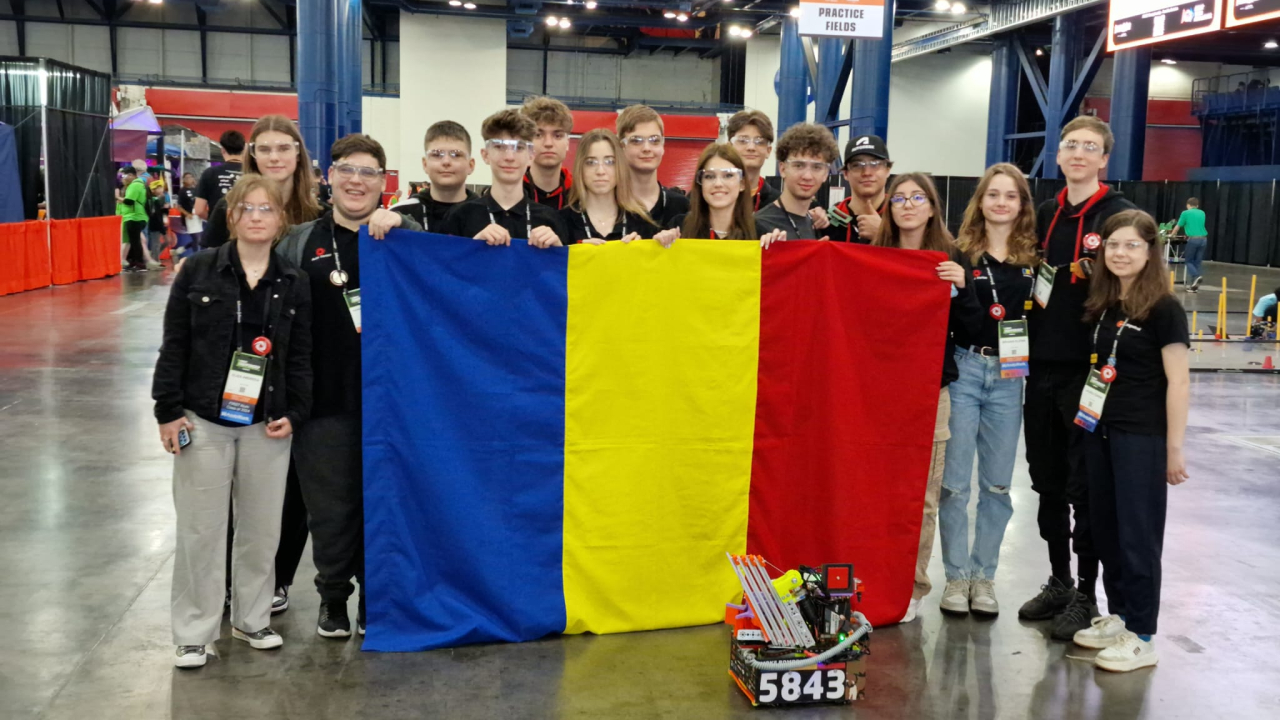 Robotul liceenilor de la AutoVortex, 2 premii la Campionatul Mondial de Robotică