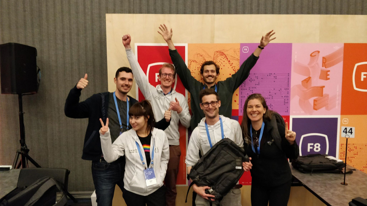 O româncă a câștigat hackathonul Facebook cu un chatbot numit Voice