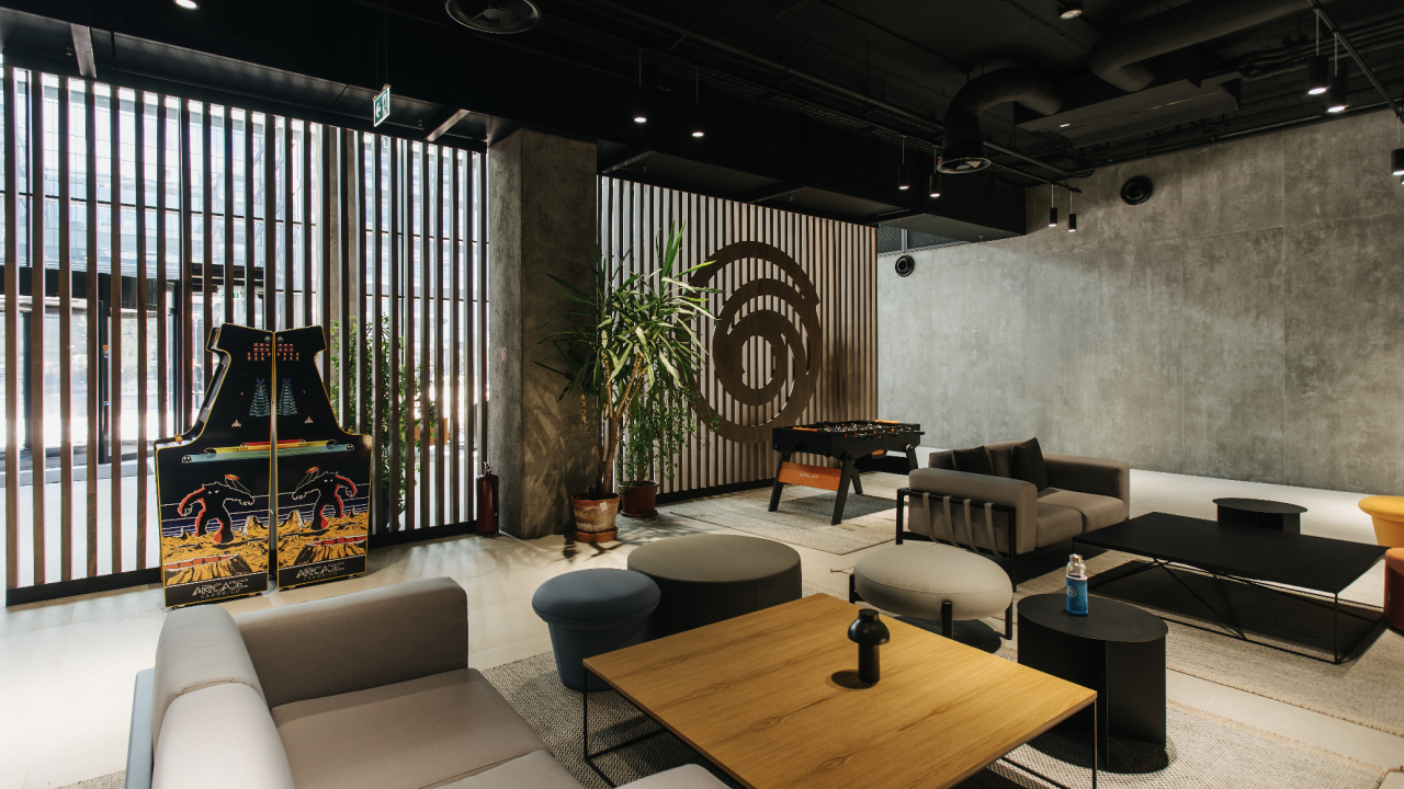 Ubisoft reorganizează birourile din București și Craiova pentru 2.000 de oameni