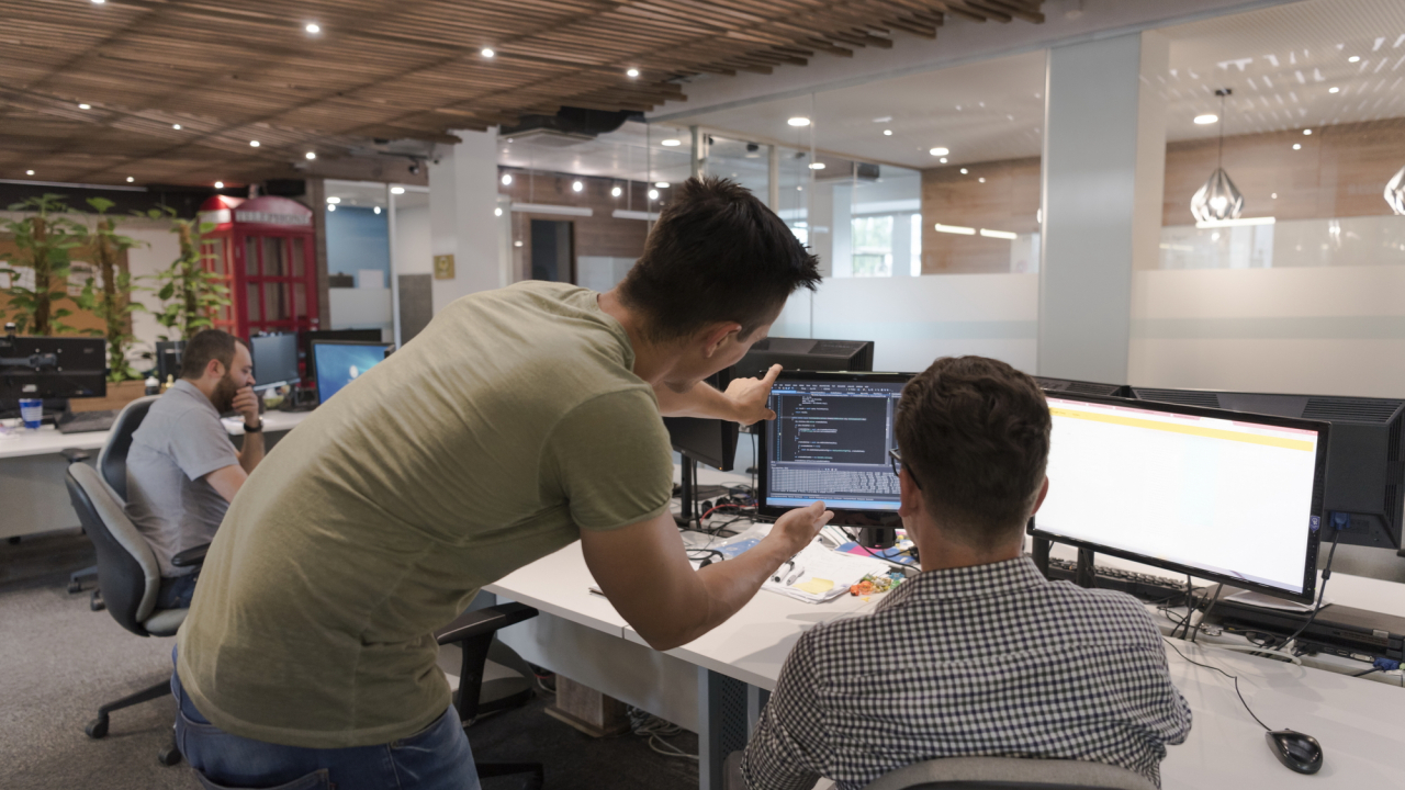 Udemy în România. Platforma e oficial în România și caută profesori